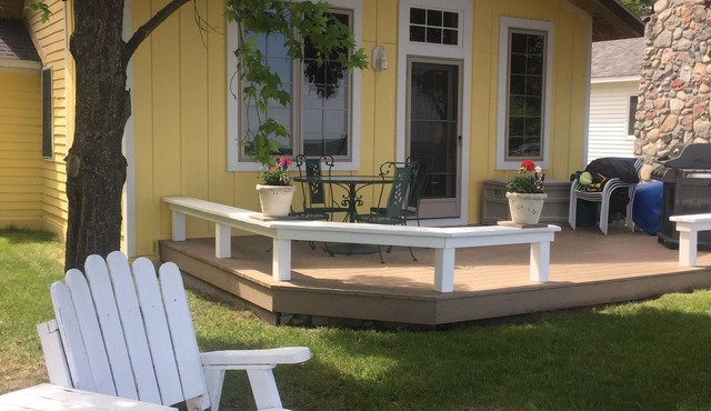 Gorgeous Lakeside- BeachBucket-sandy kid friendly, happy spot+add Lil’Red Cabin