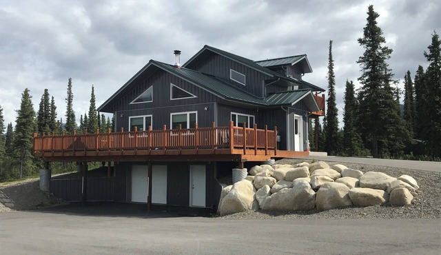 Gorgeous Lakeside Chalet
