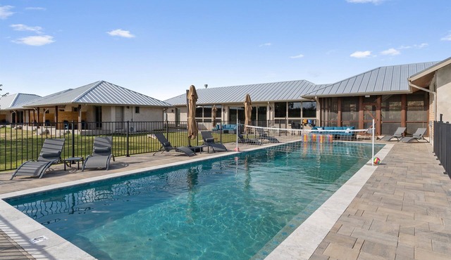Gorgeous Lakeside Retreat Center – 30 Beds