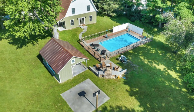 Gorgeous large home in a quiet area. 3 miles from Cooperstown & 7 from the Park