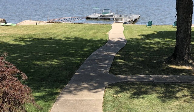 Gorgeous large home on waterfront property! Boating, fishing, golf, leisure!