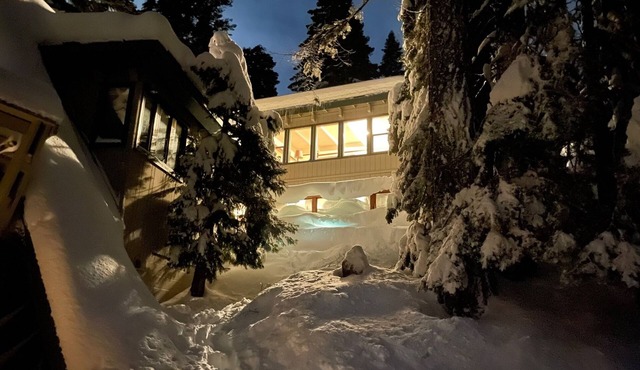 Gorgeous large Lake Tahoe Home with Chamberlands Membership, plus summer cottage
