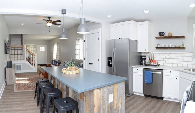 Gorgeous Large Remodel ! Perfect for your Group!