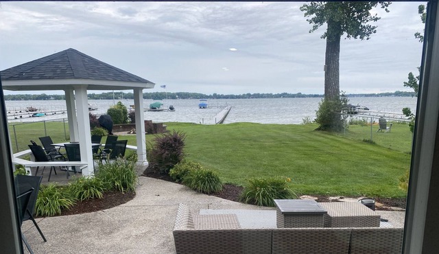Gorgeous Level Lakefront Retreat