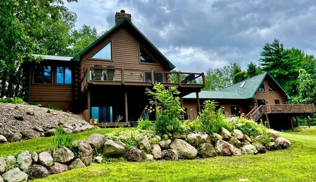 Gorgeous lodge that offers beautiful view and access to the Little Wolf River