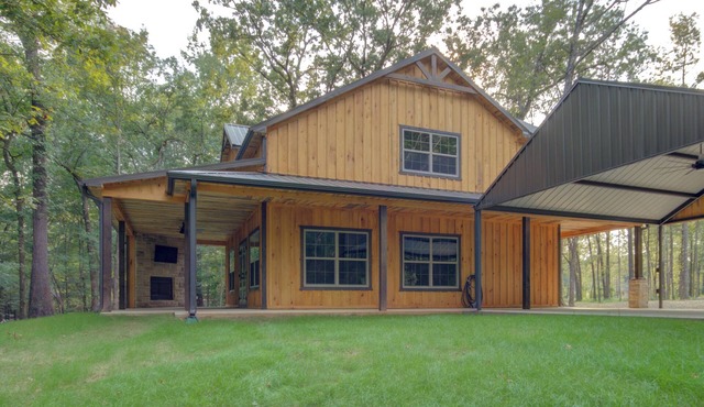 Gorgeous lodge tucked away in Texarkana - 3 bedrooms available