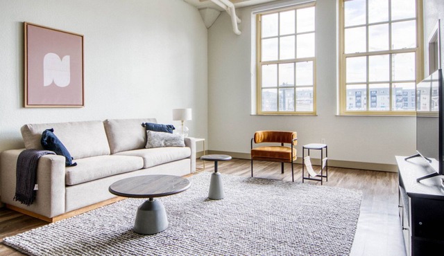Gorgeous LoDo 2BR w/ Pool, Gym, 1 block from Coors Field, by Blueground
