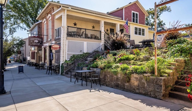 Gorgeous loft in the heart of LeClaire, Iowa