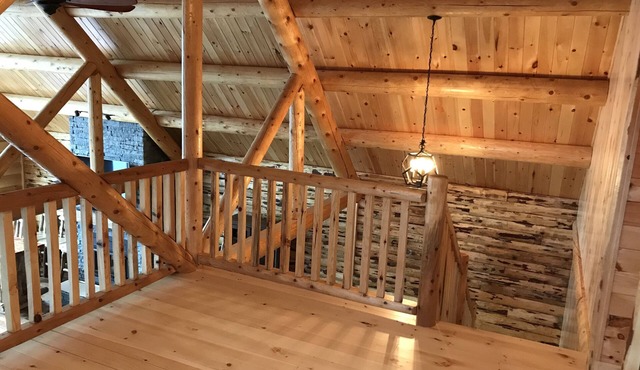 Gorgeous Log Cabin on Lake Thunderbird Illinois