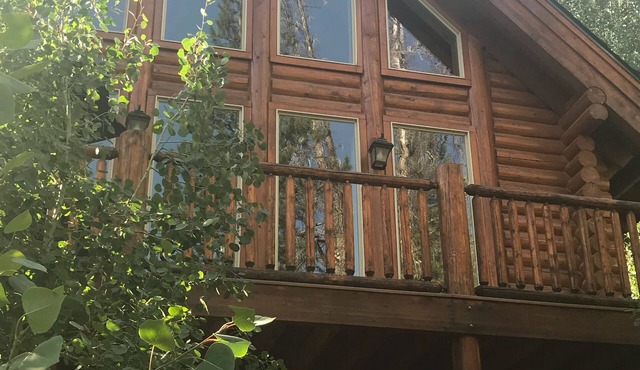 Gorgeous Log Cabin on the West Fork Carson River in Beautiful Hope Valley!ł