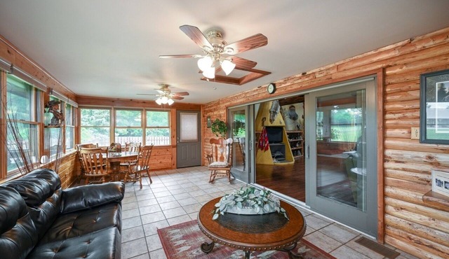 Gorgeous Log Home in Chicagoland!