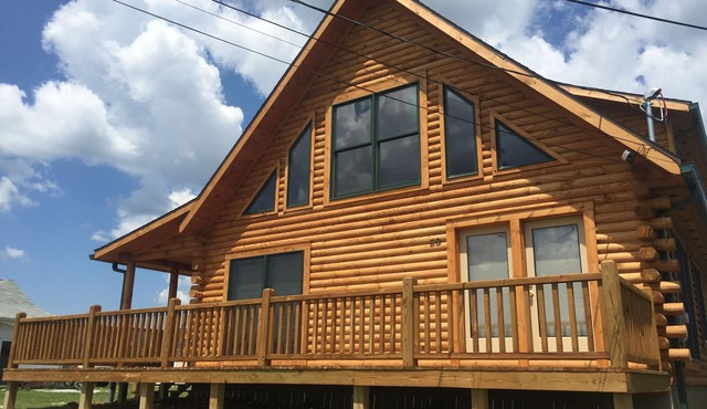 Gorgeous Log Home-Sleeps 12!