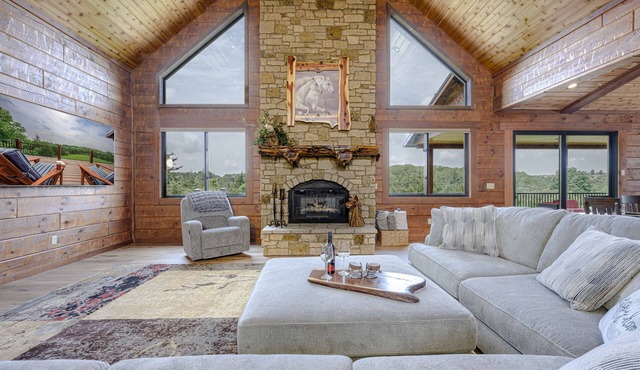 Gorgeous Log home, Timber RanchnSleeps 10, 4 BR, 6 BA. HT, EV, Garage, Five Star