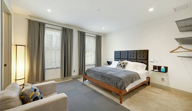 Gorgeous Lower Unit Right in the Heart of Downtown Austin