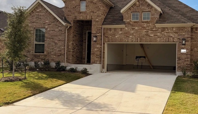 Gorgeous Luxury 3-bedroom house with Game-room & Covered Patio in Hutto