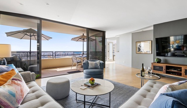 Gorgeous Luxury Highrise w/Spectacular Marina & Ocean Views
