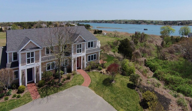 Gorgeous Luxury Waterfront Retreat: Pool, Tennis, Pickleball, Kayaks