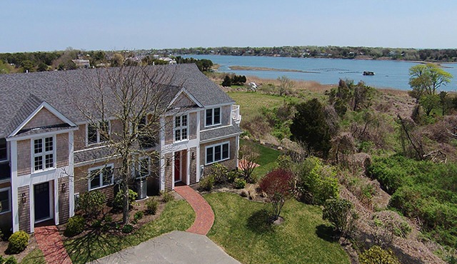 Gorgeous Luxury Waterfront Retreat: Pool, Tennis, Pickleball, Kayaks