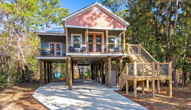 Gorgeous Magnolia Cottage: With Bicycles/Beach Equipment- Pet Friendly! Private!