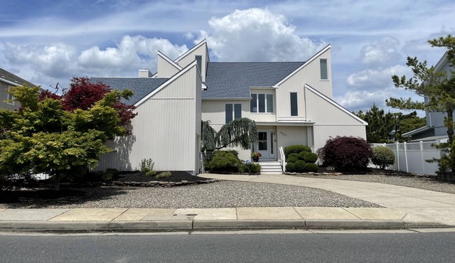 Gorgeous Margate Bayside home. Bring your boat, jet skis or just a toothbrush!