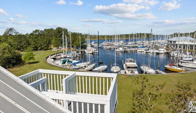 Gorgeous Marina Views!