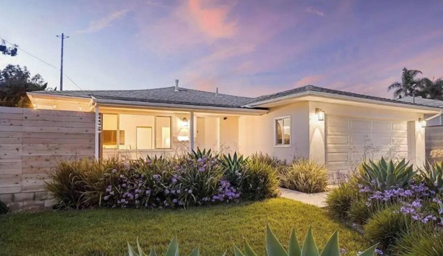 Gorgeous mid century modern home near beach