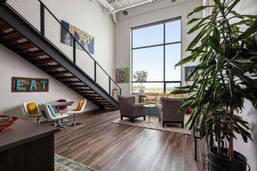 Gorgeous Midtown Condo