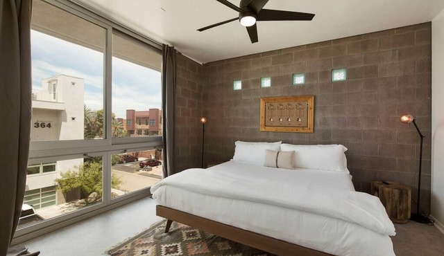 Gorgeous Modern 2 Bedroom Apartment with Pool
