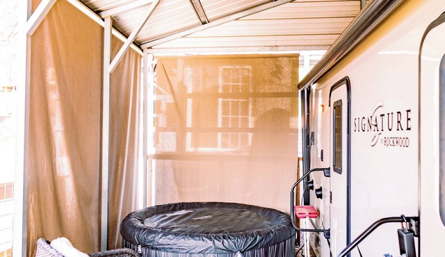 Gorgeous Modern Camper located on Lake Douglas with Hot Tub!