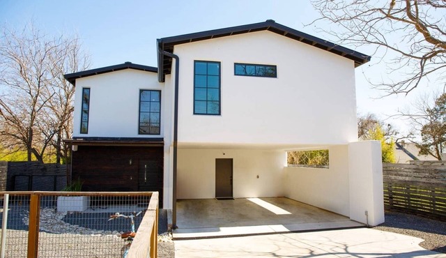 Gorgeous Modern Home in East Austin!