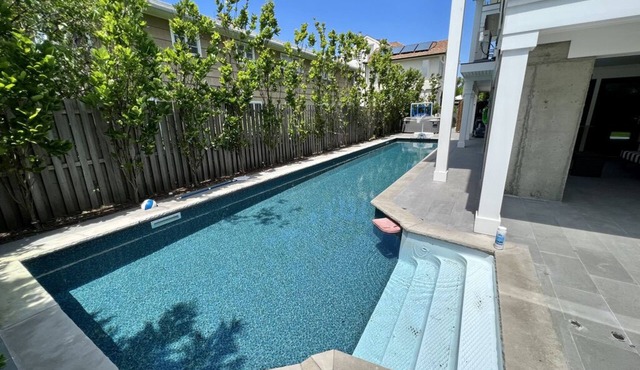 Gorgeous Modern Lido Beach home -Steps to Private beach. Heated pool, bikes,