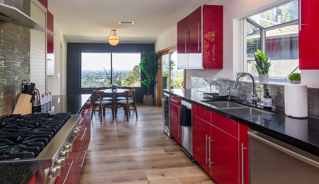 GORGEOUS Modern remodeled HOUSE W/POOL &4 bedrooms