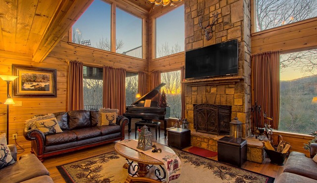 Gorgeous Mountain Home with Hot Tub, Billiards, Three Main Suites, and Views