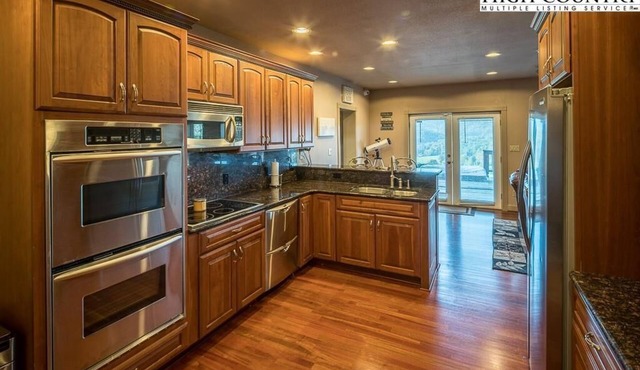 Gorgeous Mountain & New River View’s, Hot Tub, Fire Pit, Gas Grill, Elec Charger