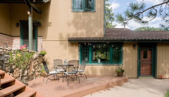 Gorgeous Mountain Retreat near Red Rocks!