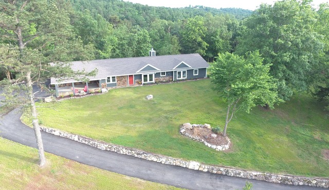 Gorgeous Mountain View, 6 Private acres, Close to Downtown!