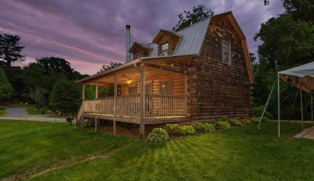 Gorgeous Mountain View Cabin on 12 Acres