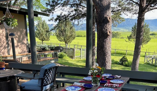 Gorgeous mountain views, idyllic ranch setting