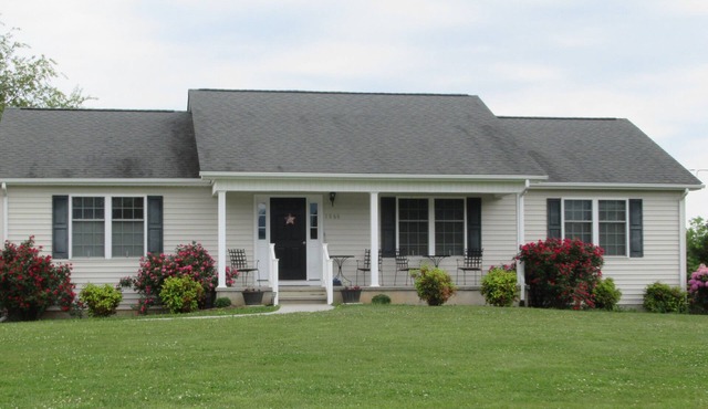 Gorgeous Mtn Views, Perfect for Fall, Near Peaks of Otter, D-Day Memorial