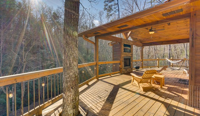 Gorgeous Murphy Cabin w/Large Deck: 2 Mi to Dtwn!