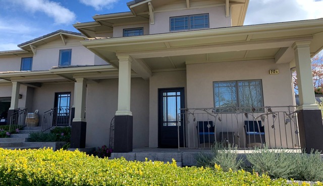 Gorgeous Napa Guesthouse close to everything Napa has to offer