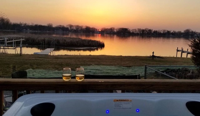 Gorgeous Nautical 2/2 Lake House Chain O` Lakes with Hot Tub