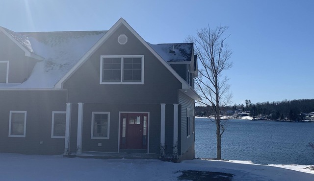 Gorgeous newer home on Newton Lake/Crystal Lake near Elk mountain ski resort.