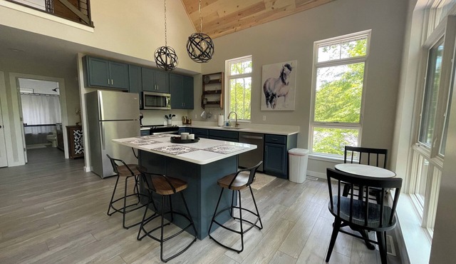 Gorgeous new 3 bdr house right by entrance to Dale Hollow Lake State Resort Park