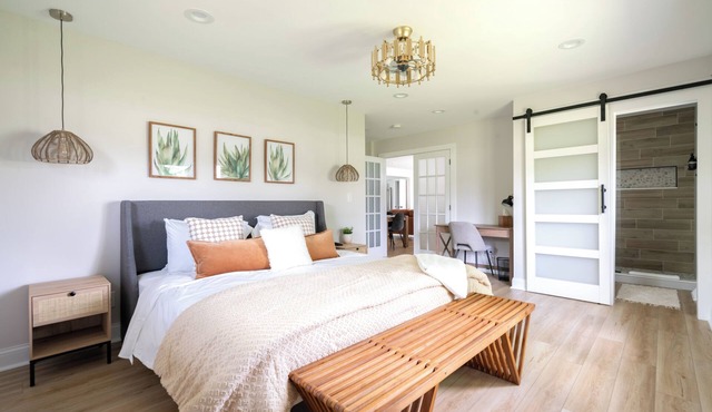 Gorgeous New Albany home w/king suite, gym, private acre lot and fire pit!