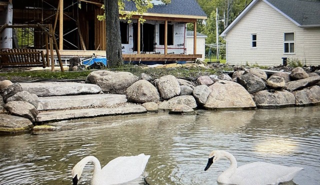 Gorgeous New Build on Lake Simcoe - clear, sandy swimming with the best sunsets!