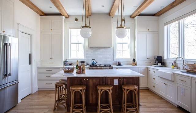 Gorgeous New Downtown Custom Home, Walk Everywhere, Pet Friendly, Kid Paradise!