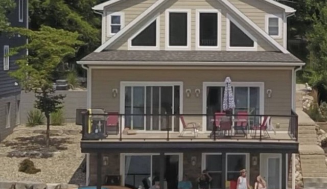 Gorgeous New Home - 4,500sq -ft7 Bed Rm-5Bath 2 Fireplace -3 65” TV’s large Bar