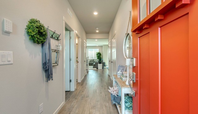 *Gorgeous New Home with a Community Pool and 14 acre Park! *