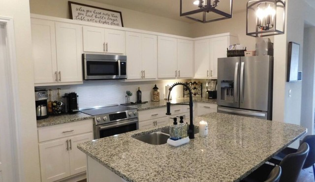Gorgeous Newer Home Tesla Close 6 Beds Crew Welcome